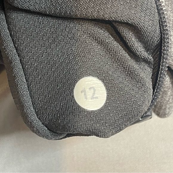 Lululemon Race Your Pace 1/4 Zip Gray Striped Size 12 - Picture 13 of 14